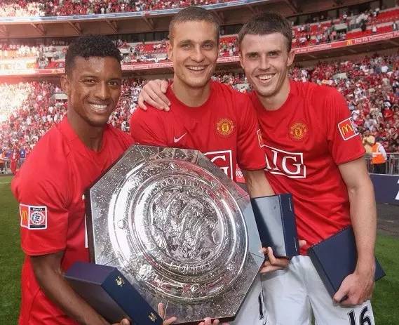 那个教我们做男人的硬汉，退役了