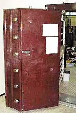 在他眼里再安全的保险库都是扯淡