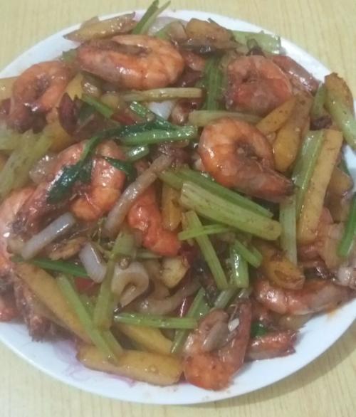 干锅虾家常做法简单好吃,干锅虾中可以放什么干锅虾配菜