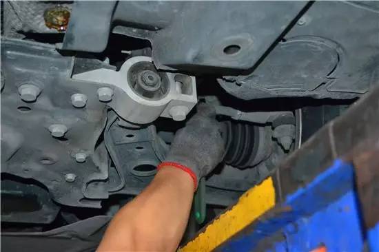 「四轮定位」分分钟就搞定了？师傅你偷懒了吧！一共14步呢！