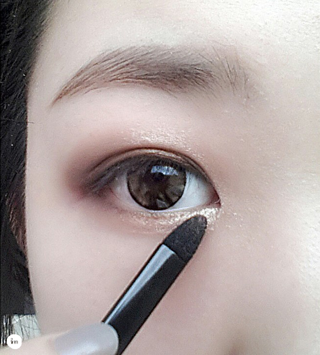 烟熏妆眼妆画法教程,港风烟熏妆眼影画法