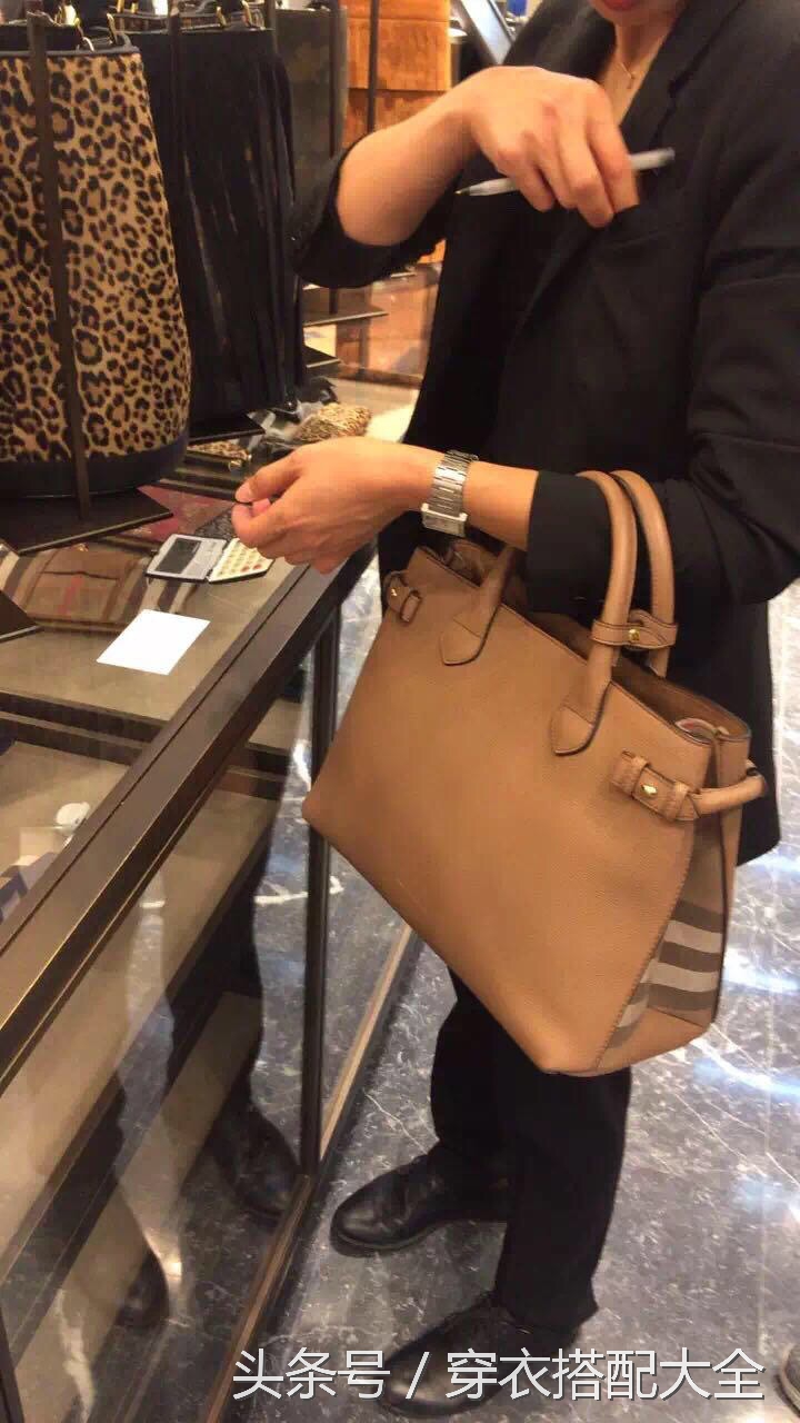 呀！终于知道代购多赚钱了，送给婆婆包的时候她说怎么不买lv