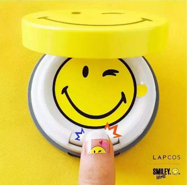 迪士尼化妆包联名,超奇葩联名化妆品