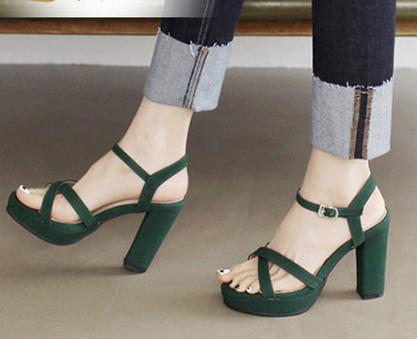 鞋子脚后跟磨脚最快的解决办法,如何处理鞋子磨脚