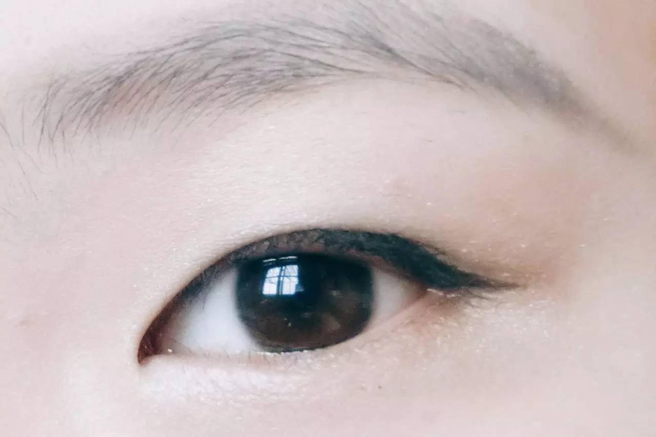 单眼皮画眼影最简单方法,单眼皮适合画眼影吗