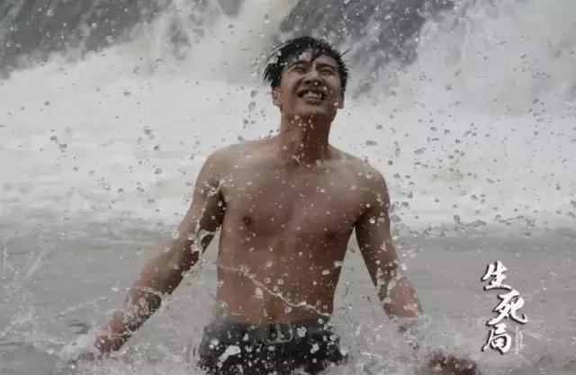 中国肌肉男和胖子的拳击比赛,两个肌肉男的拳击实战