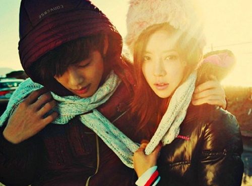 人笑花开，花落人哭，一个见，一个留心