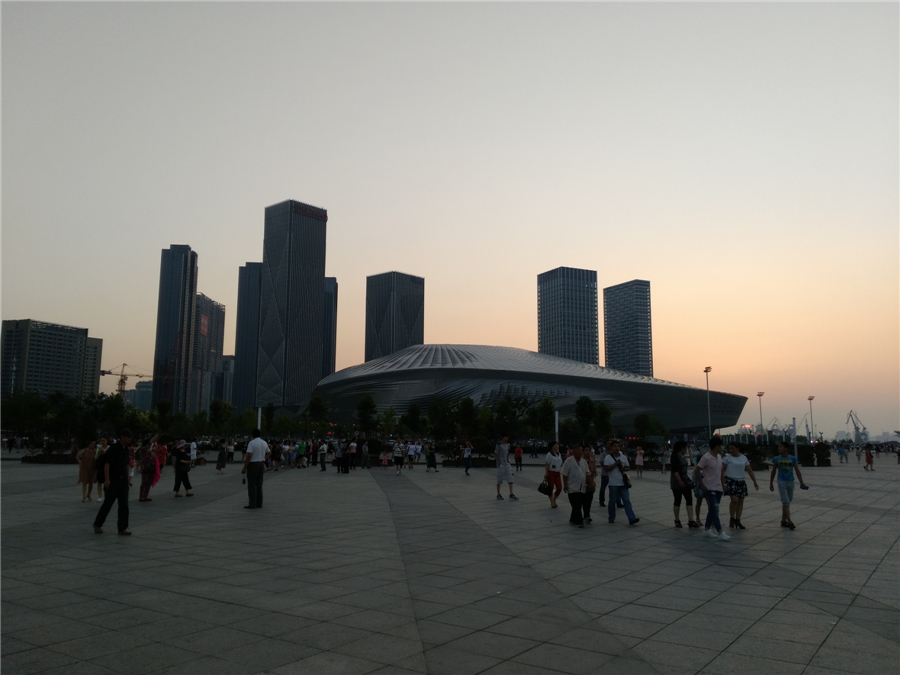 性价比高且支持夜景长曝光的手机,16gb+1tb内存拍照好的手机