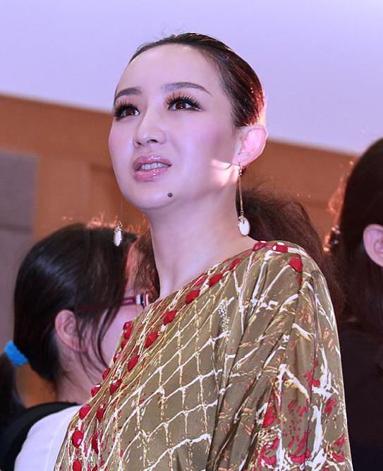 买红妹与孙楠相识1天被求婚，离婚差点自杀，46岁“重出江湖”