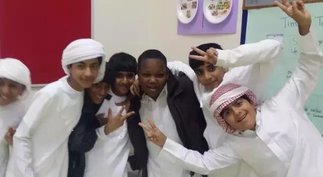 为什么迪拜人脸上容易长胡子,迪拜人为什么挺白的