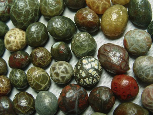 网上的8mm的红玛瑙多少钱一颗,5mm红玛瑙多少钱一粒