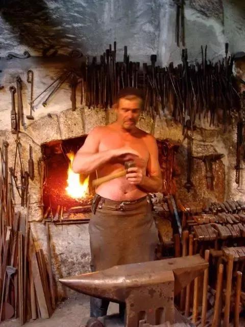 开店开成杂货店,把超市开成小卖部风格