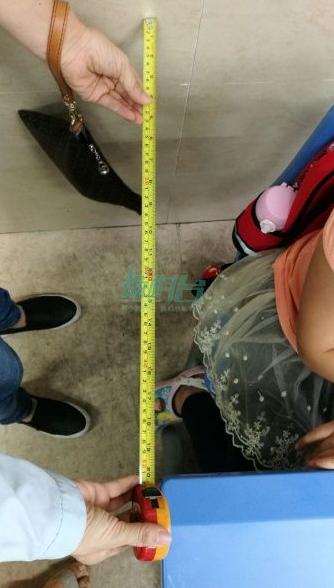 入学太火爆，家长吐槽称学校也像菜市场