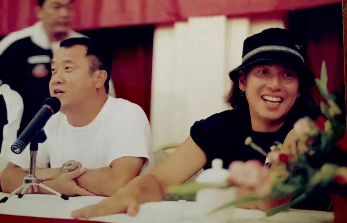 香港明星足球队成员名单,香港明星足球队以前踢球视频