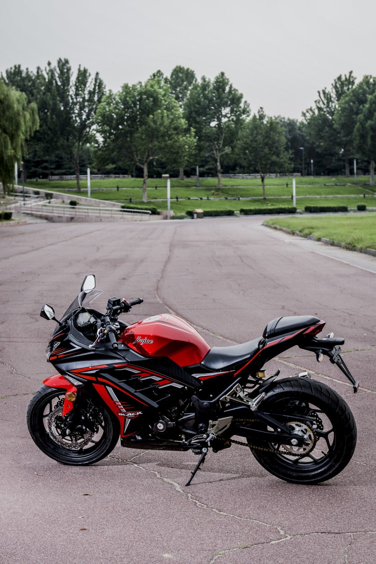 双缸高颜值,国产4缸街车嘉爵