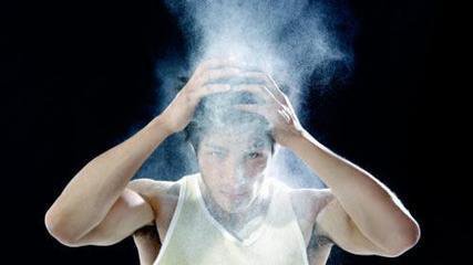 为什么你的头屑越洗越多,头屑该怎么彻底去除