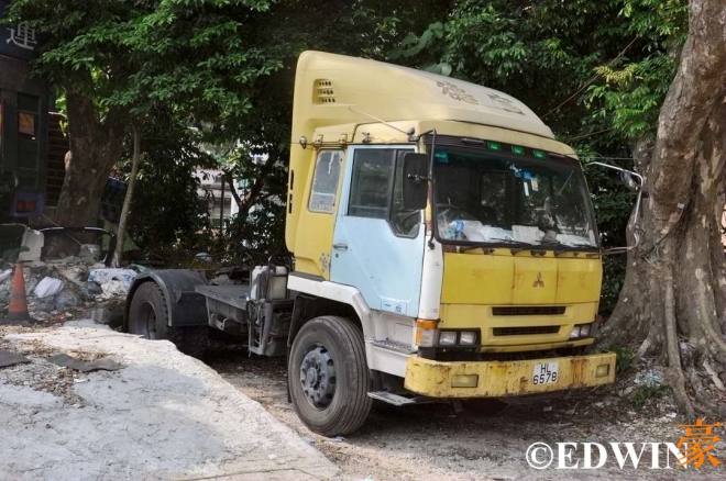 经典的日系卡车这里都有？香港街头某货运停车场实拍