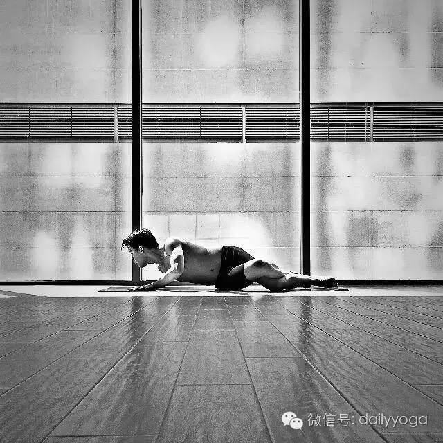 山式是瑜伽最基础体式,基础好看的瑜伽体式