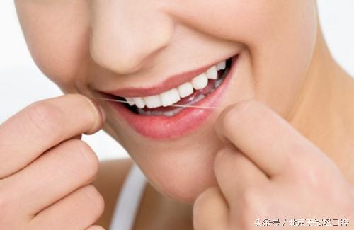 牙齿有小裂缝并且变黑,牙齿裂缝修复图片