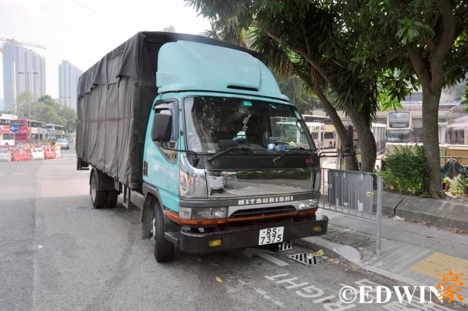 经典的日系卡车这里都有？香港街头某货运停车场实拍