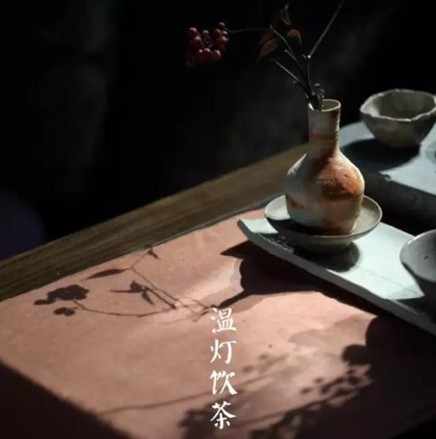 白露节气饮白露茶,暑退凉风起闲饮白露茶