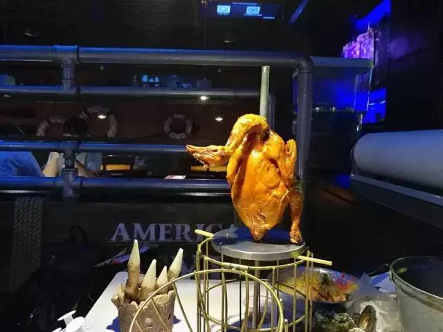 异域|中国首家无餐具的美式水货餐厅,就用你的双手大快朵颐