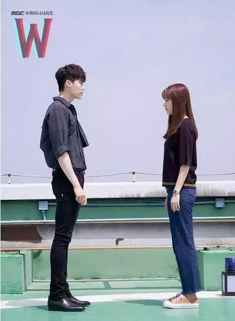 天河丨睡衣穿得对，气质翻百倍丨继续开扒《W》造型