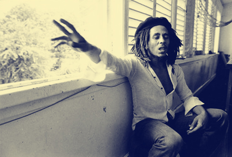 这个吸了一辈子*麻大**的脏兮兮黑人，凭什么被印在数以亿计的T恤上