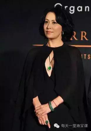 跟风买手串不如戴个手镯，既显气质又百搭！关键寓意好！