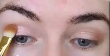 有闭口痘痘化的妆,脸上有粉刺痘痘怎么化底妆