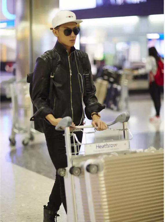 常规款皮夹克适合哪个季节穿,皮夹克什么季节穿合适