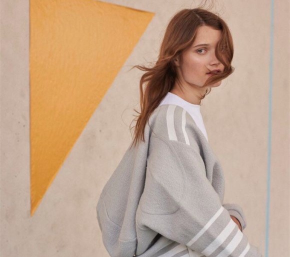 火速推出运动时尚系列UAS，UA开始在产品理念上做出改变