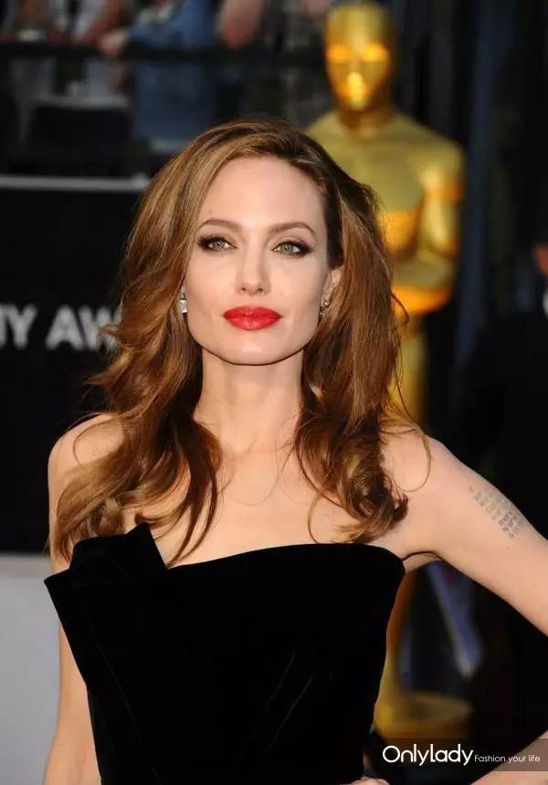 安吉丽娜朱莉离婚了吗,布拉德皮特安吉丽娜朱莉离婚原因