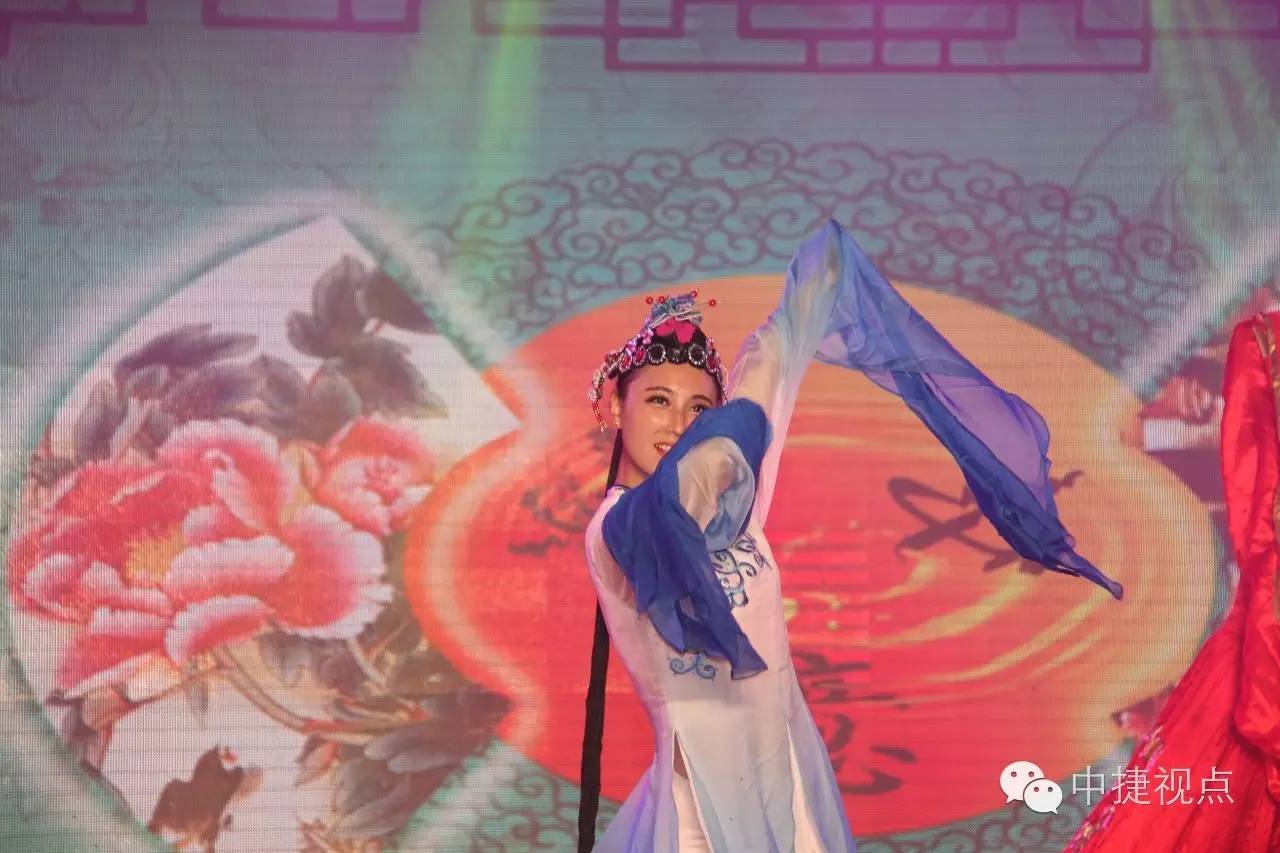 中捷戏迷踊跃观看《檀板笙歌颂枌榆》戏曲晚会