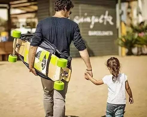 极客爸爸给婴儿车装上了125CC的摩托车发动机边参赛奥运边“遛”小孩？｜905出行设计师