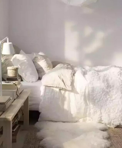 卧室配色促进睡眠,长期失眠的卧室布置