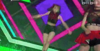 宇宙少女惊艳全场,宇宙少女秀彬开球