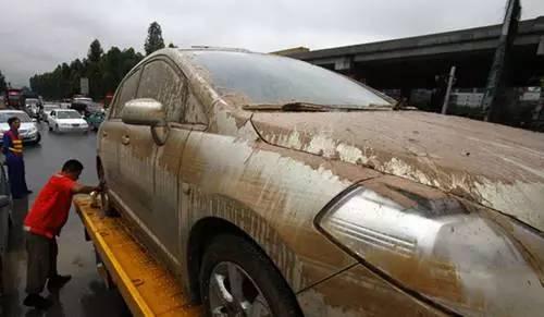 车子被泡一半要怎么定全损,车子被腐蚀有轻微裂纹