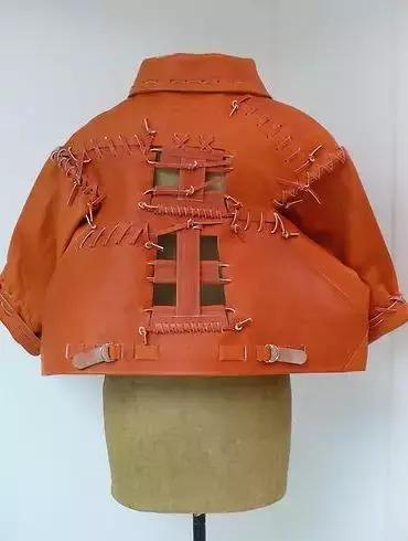 时日谈丨不仅仅是小红心川久保玲的解构主义风格探析