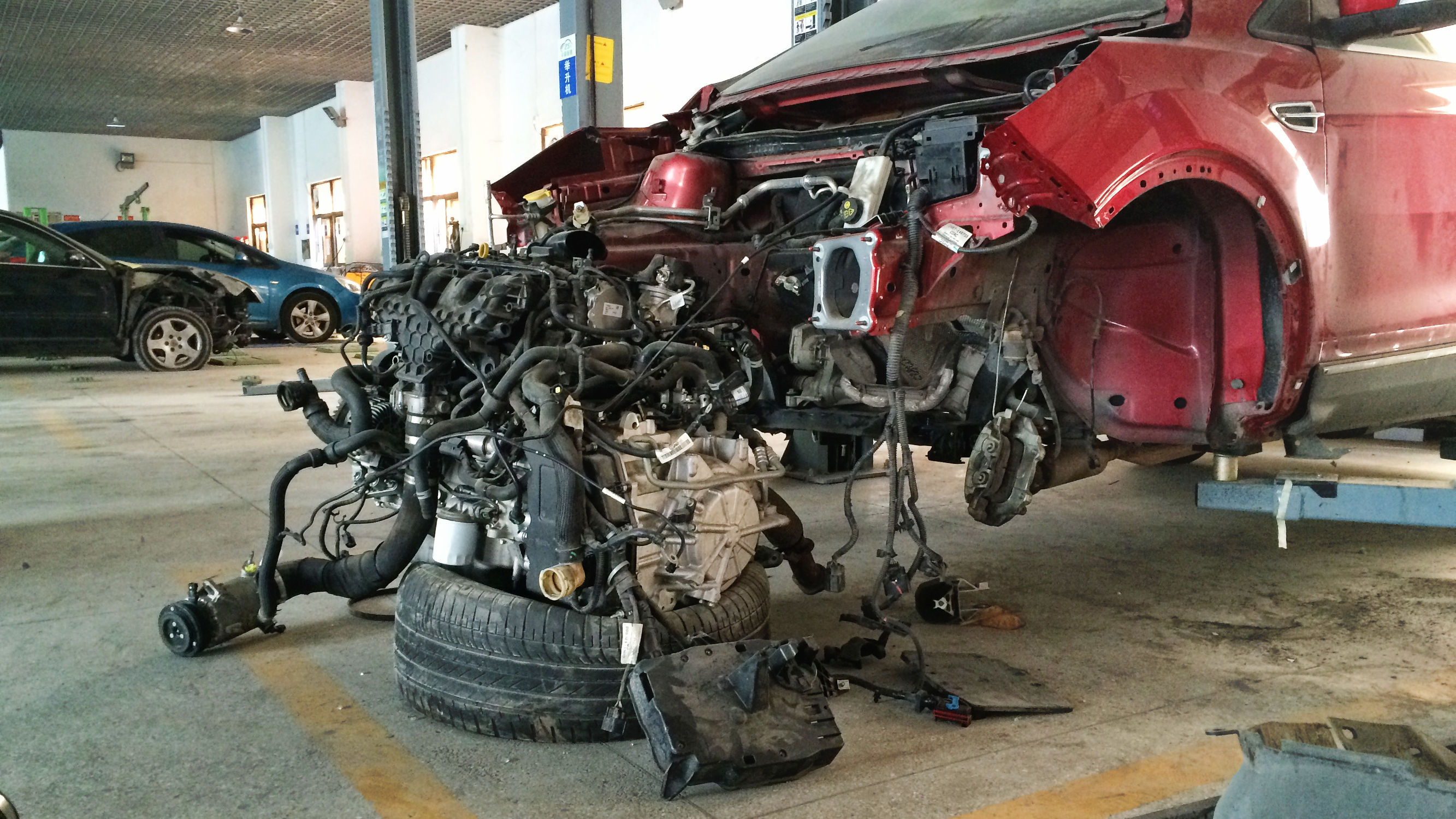 车辆违停被拖走怎么处理,车辆被担保公司拖走如何处理