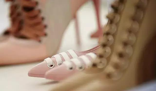 宋佳刘雯同款拖鞋,刘雯袁姗姗张雨绮