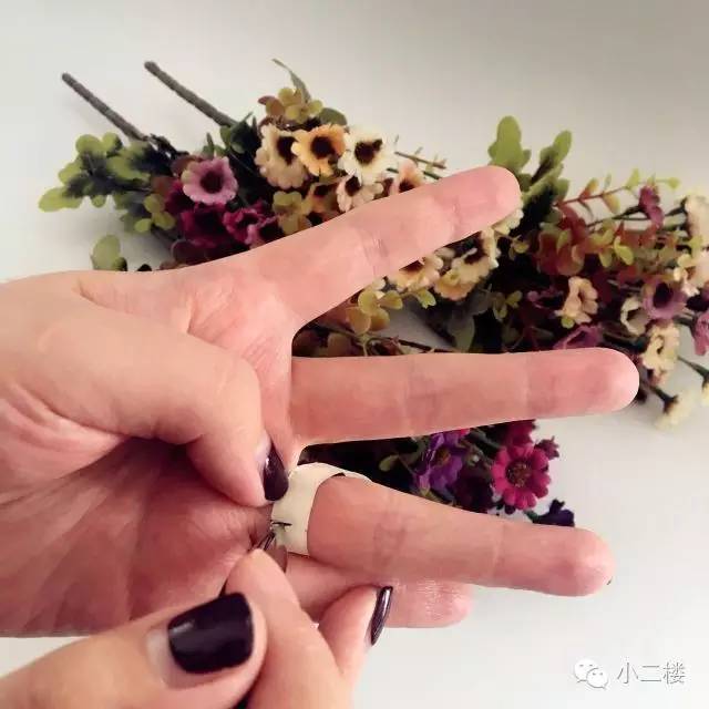 怎么测量手指是戴几号戒指,用皮尺测量手指7.7戴多大号戒指