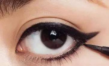 化妆第1步要做什么,化妆的步骤及化妆用品