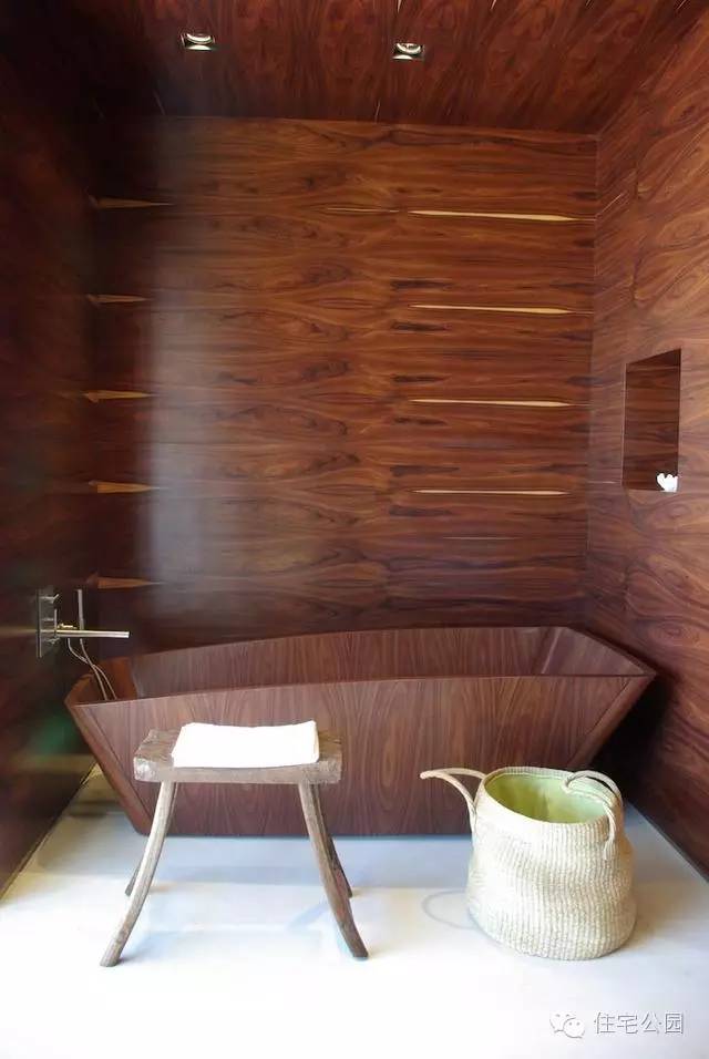 卫生间浴缸木头设计效果图,温泉式浴缸装修