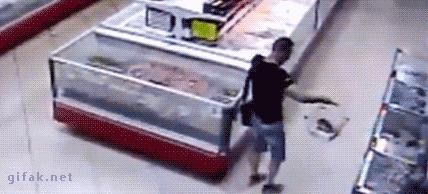 糗GIF榜:北京马拉松跑完之后,妹子们是这样下楼梯的