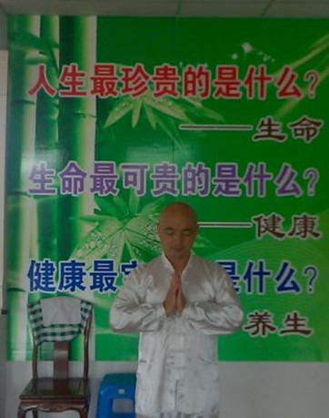 抻腰拱腰对整个腰椎、脊柱的病，对背部肌肉的病都有较明显