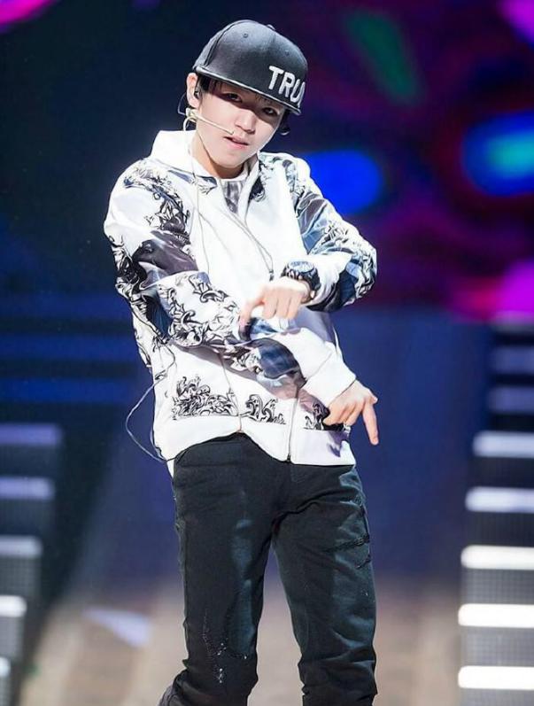 很多人都是怎么看待王俊凯,粉丝与私生之间的差距王俊凯