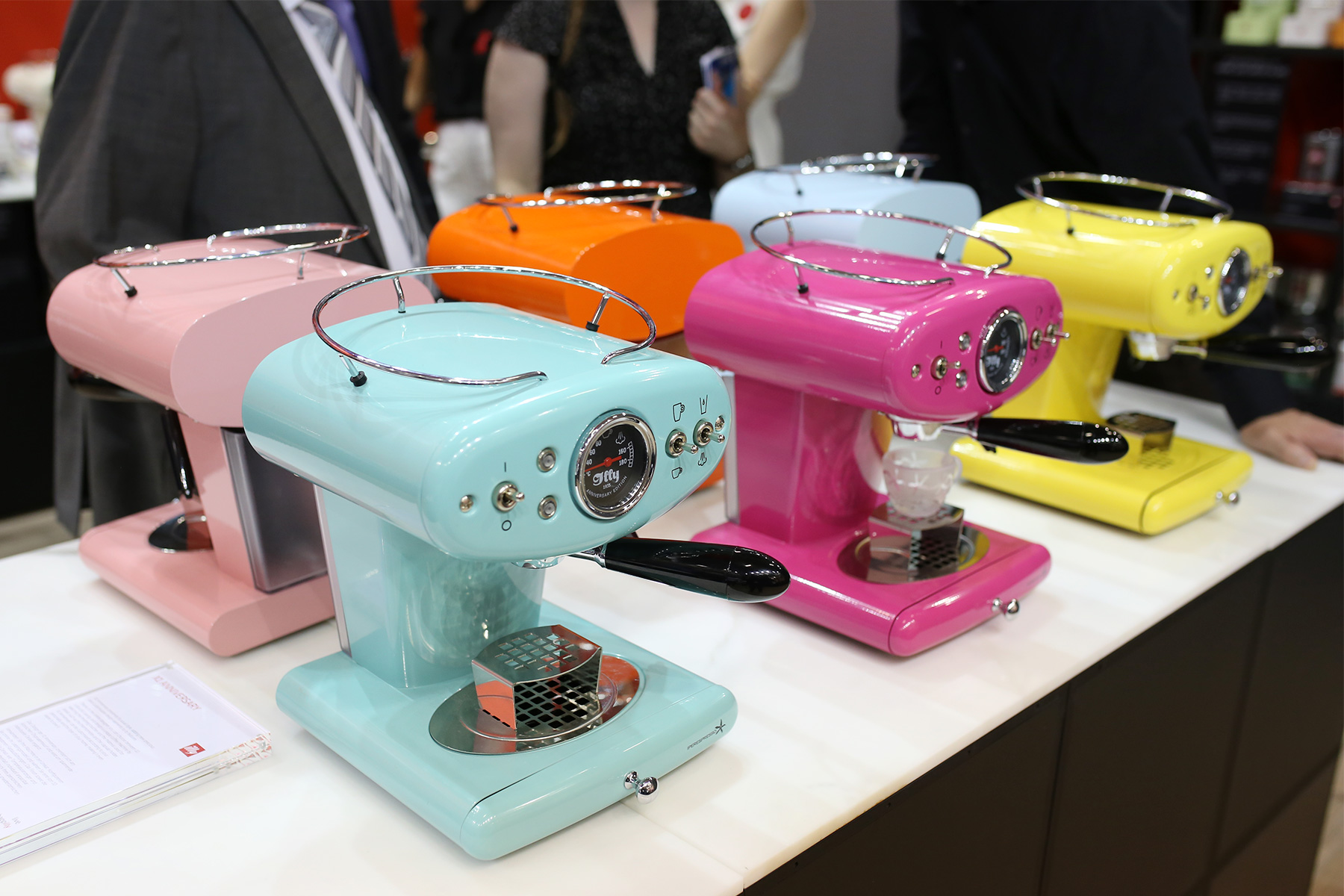 用意大利式的复古illy带来时光微醺的好咖啡