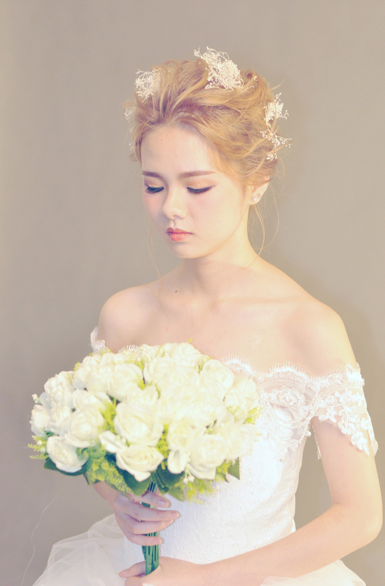 新娘发型怎么搭好看,凌乱发型新娘怎么搭配头饰