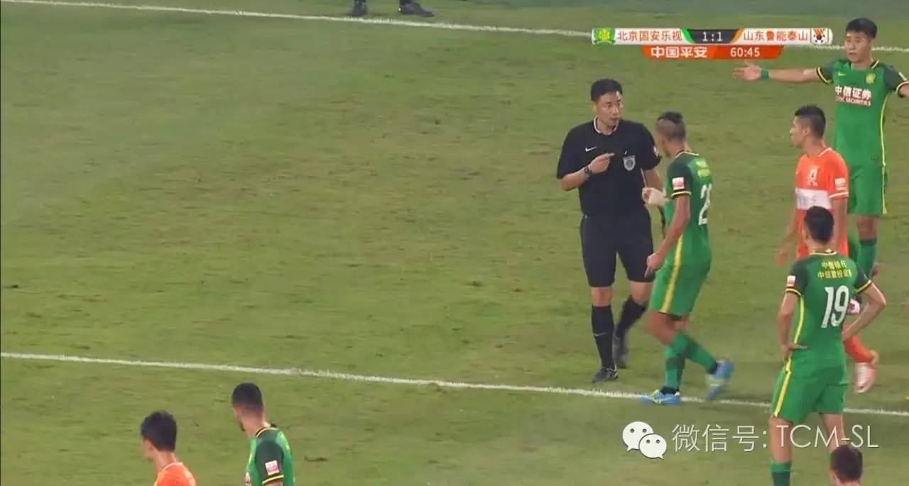 主裁判怎么和球员沟通,球员冲突裁判为什么不会阻止